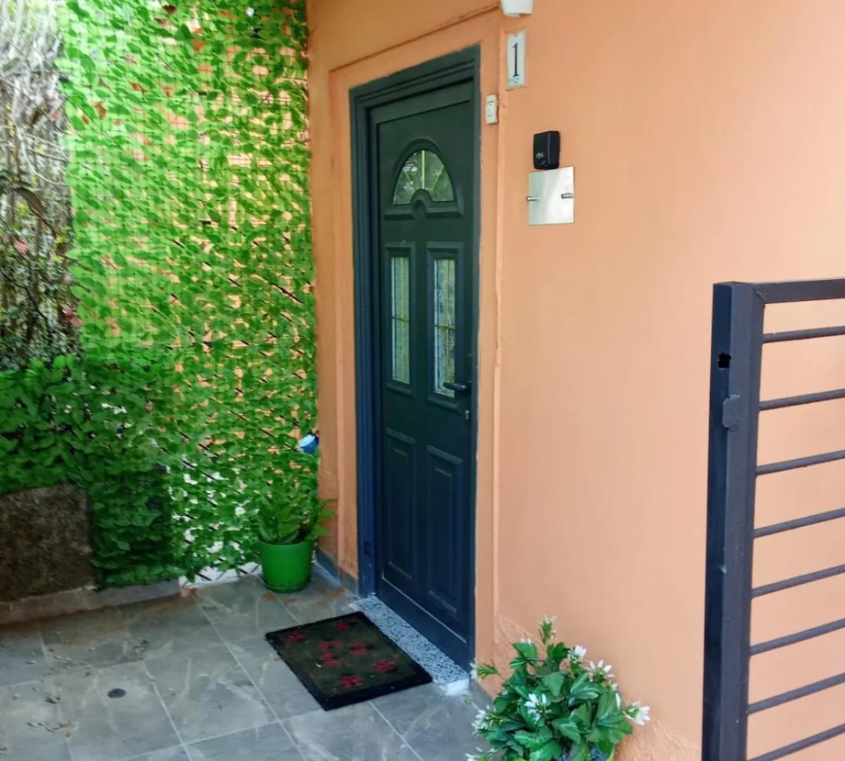 Oasis Studio Apartment In Tirana Near Bus Station 0*,