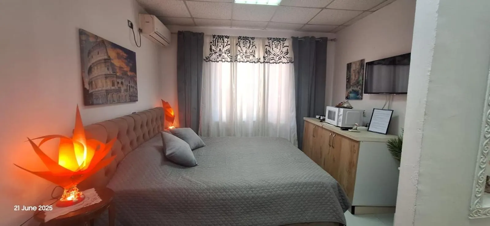 Oasis Studio Apartment In Tirana Near Bus Station 0*,  אלבניה